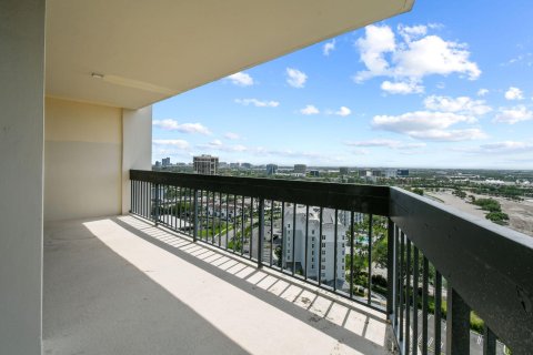 Condo in West Palm Beach, Florida, 2 bedrooms  № 1099038 - photo 11