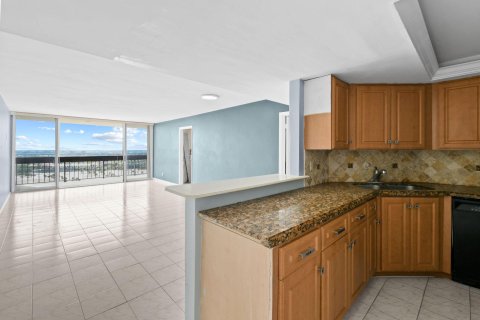 Condo in West Palm Beach, Florida, 2 bedrooms  № 1099038 - photo 28