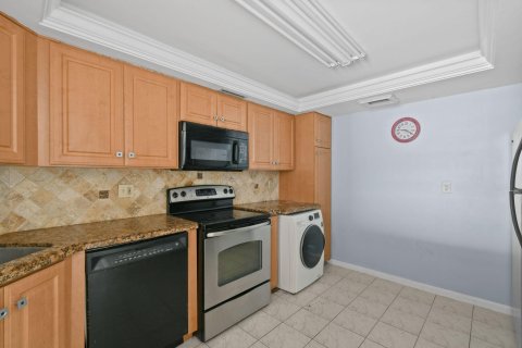 Condo in West Palm Beach, Florida, 2 bedrooms  № 1099038 - photo 27