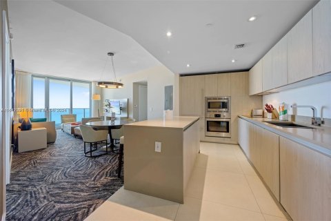 Condo in Hollywood, Florida, 2 bedrooms  № 1330566 - photo 13