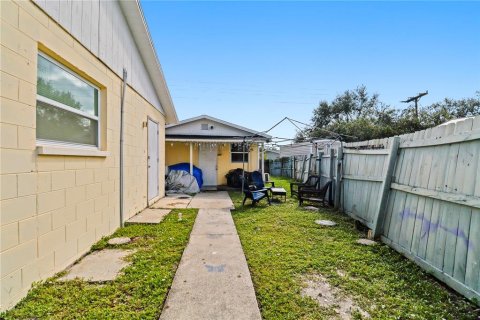 House in Cocoa, Florida 6 bedrooms, 204.38 sq.m. № 1373735 - photo 20