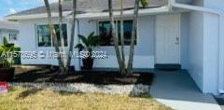 House in Tamarac, Florida 2 bedrooms, 126.9 sq.m. № 1153549