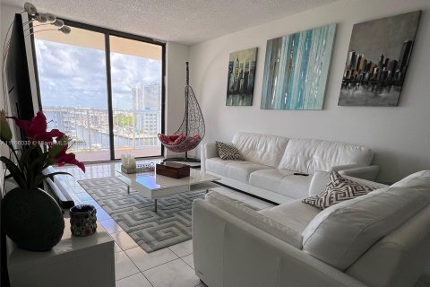 Copropriété à vendre à Sunny Isles Beach, Floride: 2 chambres, 115.2 m2 № 922123 - photo 2