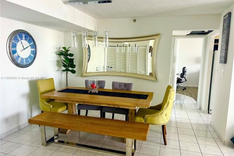 Copropriété à vendre à Sunny Isles Beach, Floride: 2 chambres, 115.2 m2 № 922123 - photo 4