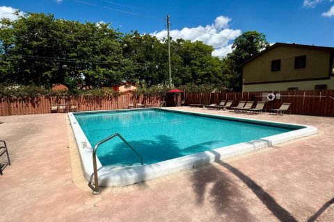 Condominio en venta en Lauderhill, Florida, 2 dormitorios, 113.71 m2 № 1101116 - foto 5