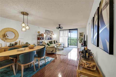 Condominio en venta en Pembroke Pines, Florida, 2 dormitorios, 94.85 m2 № 969740 - foto 1