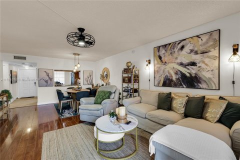 Condominio en venta en Pembroke Pines, Florida, 2 dormitorios, 94.85 m2 № 969740 - foto 2