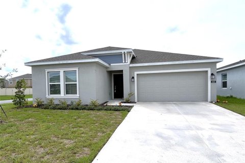 House in Winter Haven, Florida 4 bedrooms, 179.77 sq.m. № 1364612 - photo 1