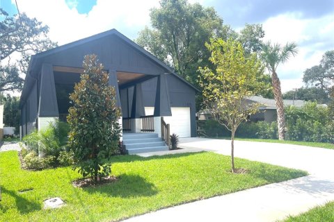 House in Tampa, Florida 4 bedrooms, 207.17 sq.m. № 1387210 - photo 3