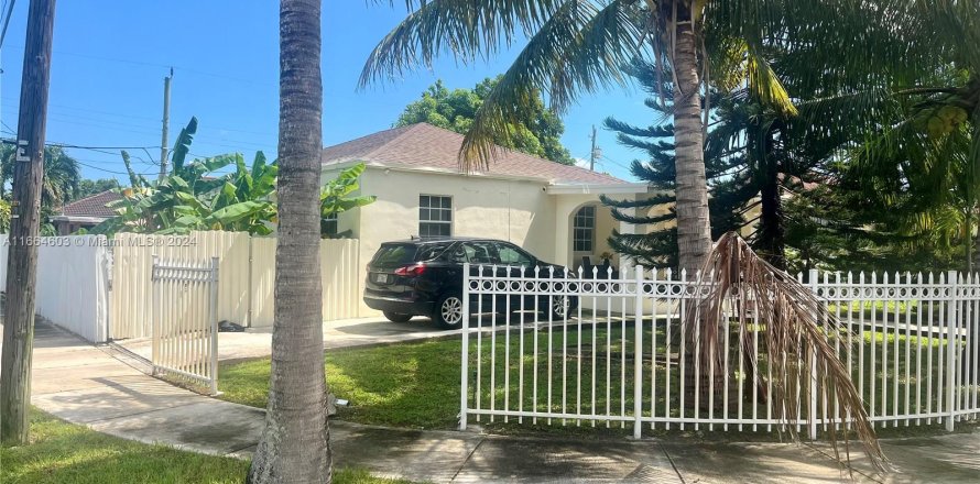 House in Miami, Florida 3 bedrooms, 120.22 sq.m. № 1377243