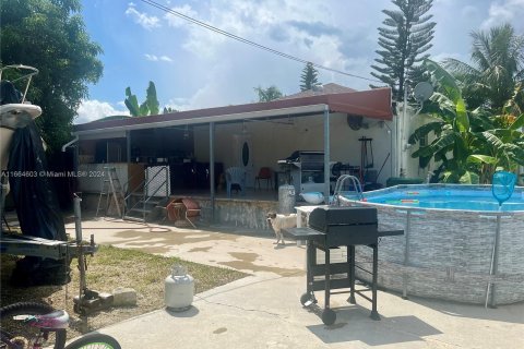 House in Miami, Florida 3 bedrooms, 120.22 sq.m. № 1377243 - photo 10