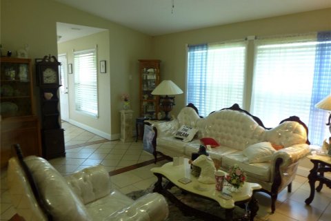 House in Palm Bay, Florida 3 bedrooms, 116.78 sq.m. № 1396511 - photo 4