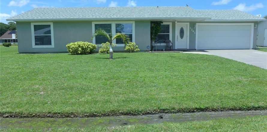 House in Palm Bay, Florida 3 bedrooms, 116.78 sq.m. № 1396511