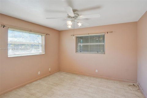 House in Coral Springs, Florida 3 bedrooms, 162.3 sq.m. № 1389524 - photo 20