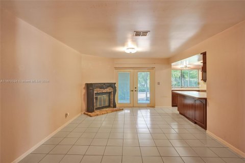 House in Coral Springs, Florida 3 bedrooms, 162.3 sq.m. № 1389524 - photo 12