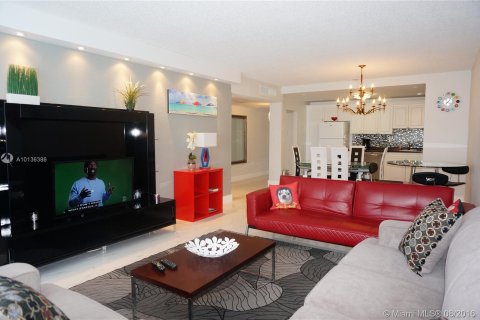 Condominio en alquiler en Sunny Isles Beach, Florida, 1 dormitorio, 93.37 m2 № 5011 - foto 6