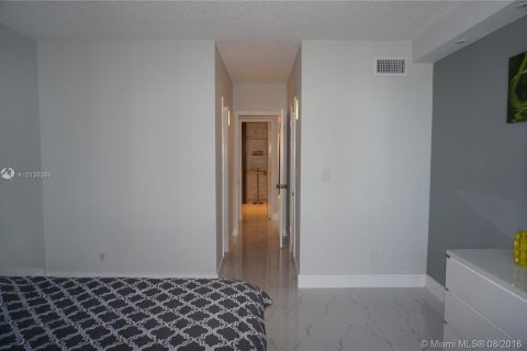 Condominio en alquiler en Sunny Isles Beach, Florida, 1 dormitorio, 93.37 m2 № 5011 - foto 18