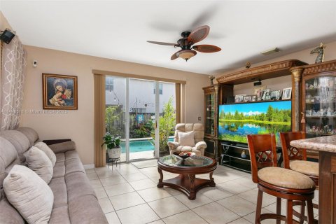 Casa en venta en Miami, Florida, 5 dormitorios, 261.71 m2 № 863292 - foto 16