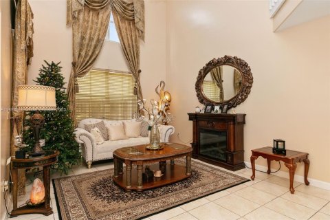 House in Miami, Florida 5 bedrooms, 261.71 sq.m. № 863292 - photo 6