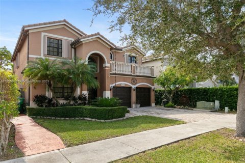 House in Miami, Florida 5 bedrooms, 261.71 sq.m. № 863292 - photo 2