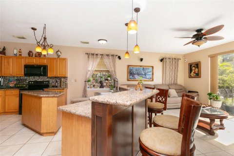 Casa en venta en Miami, Florida, 5 dormitorios, 261.71 m2 № 863292 - foto 10