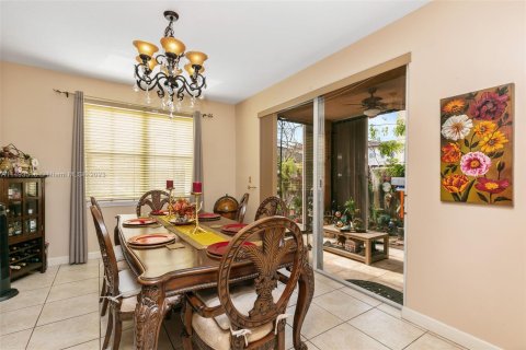 House in Miami, Florida 5 bedrooms, 261.71 sq.m. № 863292 - photo 8