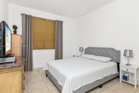 Casa en venta en Miami, Florida, 5 dormitorios, 261.71 m2 № 863292 - foto 17