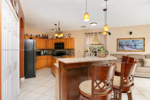 House in Miami, Florida 5 bedrooms, 261.71 sq.m. № 863292 - photo 9