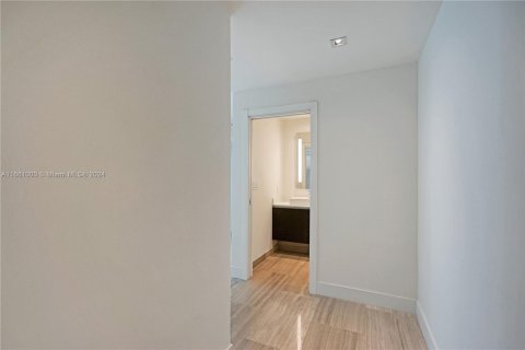 Condominio en alquiler en Miami, Florida, 1 dormitorio, 73.58 m2 № 1367375 - foto 11