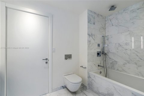 Condominio en alquiler en Miami, Florida, 1 dormitorio, 73.58 m2 № 1367375 - foto 18