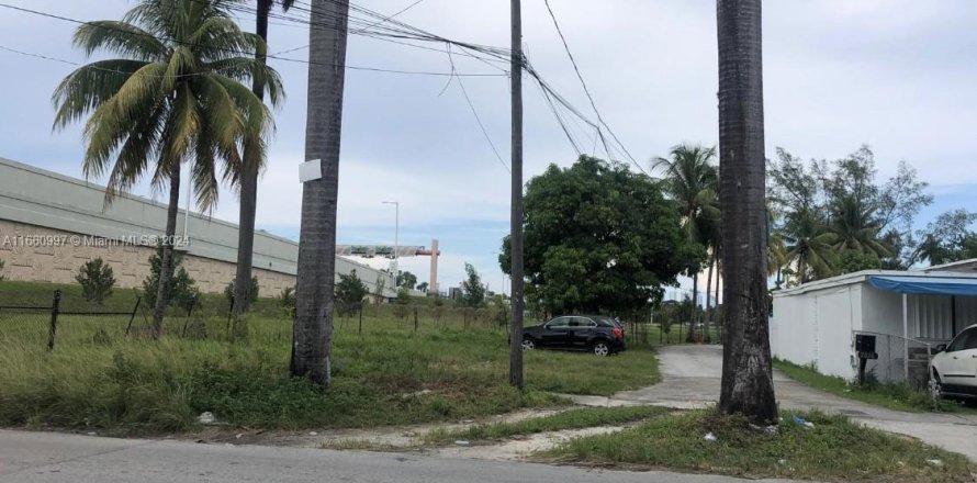 Terreno en Miami, Florida № 1367374