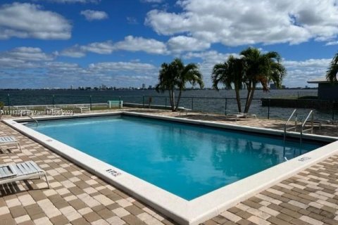 Condominio en venta en Miami Shores, Florida, 2 dormitorios, 107.21 m2 № 843640 - foto 18