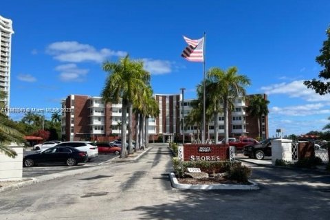 Condominio en venta en Miami Shores, Florida, 2 dormitorios, 107.21 m2 № 843640 - foto 1