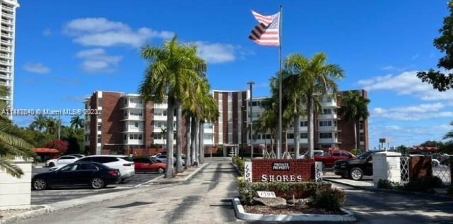 Condominio en Miami Shores, Florida, 2 dormitorios  № 843640