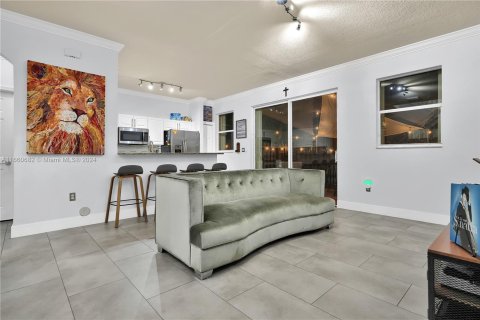 Adosado en venta en Miami, Florida, 3 dormitorios, 161 m2 № 1368988 - foto 11