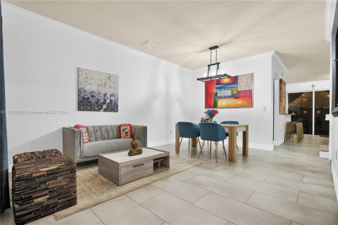 Townhouse in Miami, Florida 3 bedrooms, 161 sq.m. № 1368988 - photo 6