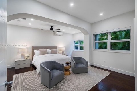 Casa en venta en Miami, Florida, 4 dormitorios, 211.26 m2 № 1368987 - foto 9