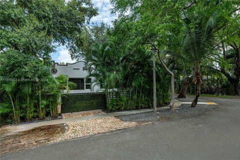 House in Miami, Florida 4 bedrooms, 211.26 sq.m. № 1368987 - photo 22