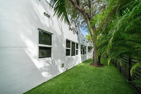 Casa en venta en Miami, Florida, 4 dormitorios, 211.26 m2 № 1368987 - foto 20