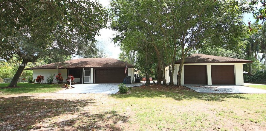 House in Loxahatchee Groves, Florida 3 bedrooms, 220.92 sq.m. № 1207107