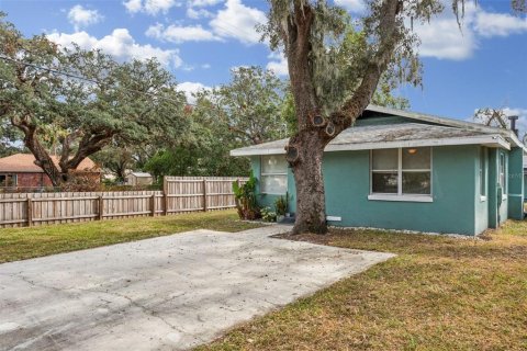 House in Tampa, Florida 3 bedrooms, 136.75 sq.m. № 1424702 - photo 2