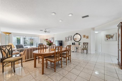 Condo in New Port Richey, Florida, 2 bedrooms  № 1424961 - photo 6