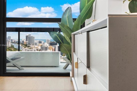 Copropriété à louer à Miami Beach, Floride: 4 chambres, 329.99 m2 № 10412 - photo 4