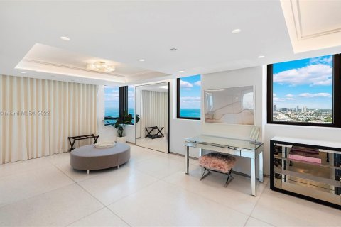 Condominio en alquiler en Miami Beach, Florida, 4 dormitorios, 329.99 m2 № 10412 - foto 24