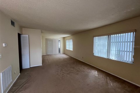 Condo in Winter Haven, Florida, 1 bedroom  № 1364563 - photo 6