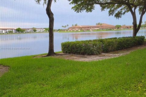 Condo in Pembroke Pines, Florida, 2 bedrooms  № 1331511 - photo 12