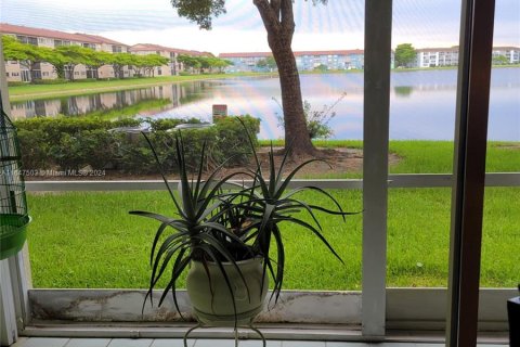 Condo in Pembroke Pines, Florida, 2 bedrooms  № 1331511 - photo 10