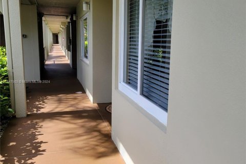 Condo in Pembroke Pines, Florida, 2 bedrooms  № 1331511 - photo 3