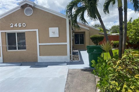 Casa en venta en Miramar, Florida, 3 dormitorios, 128.58 m2 № 1331527 - foto 1