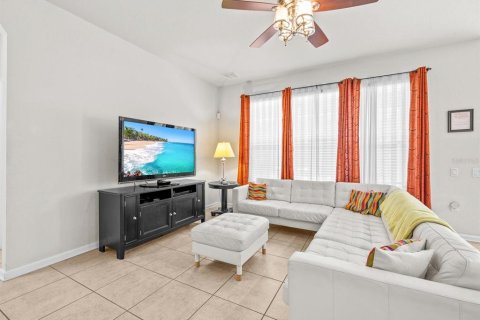 Casa en venta en Kissimmee, Florida, 6 dormitorios, 261.24 m2 № 1362907 - foto 10